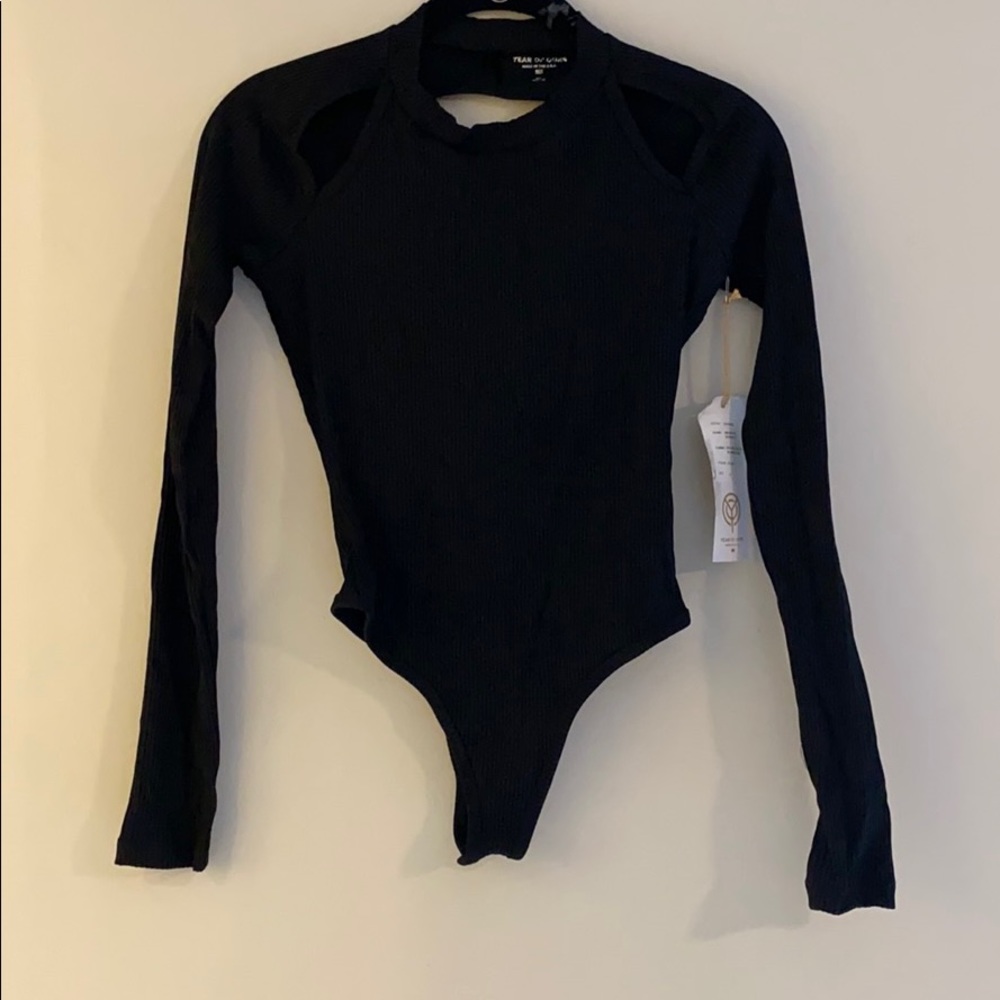 Key hole black body suit